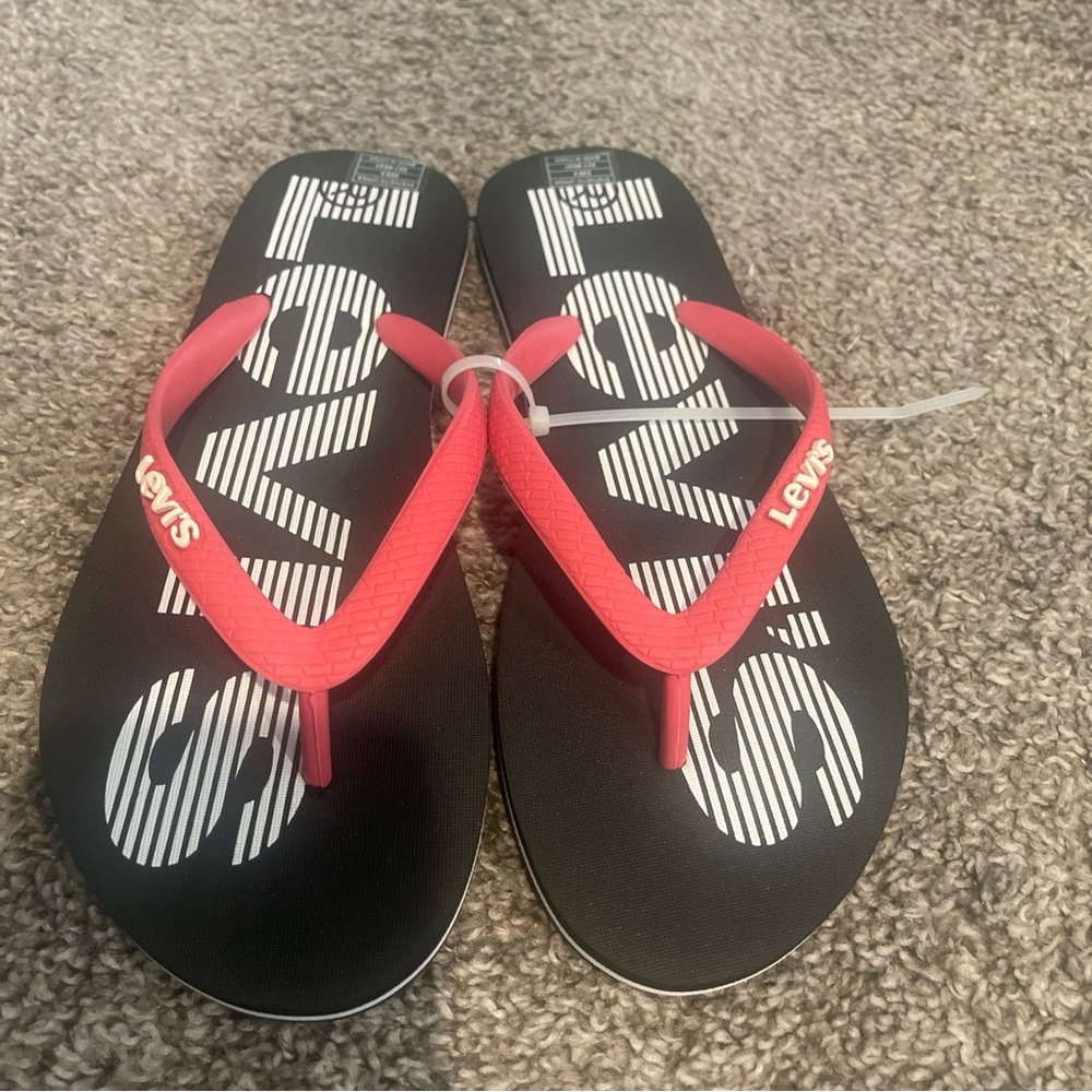 Levi's Women's black/white with red strap flip flop